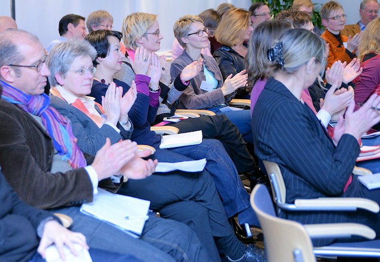Publikum applaudiert 3